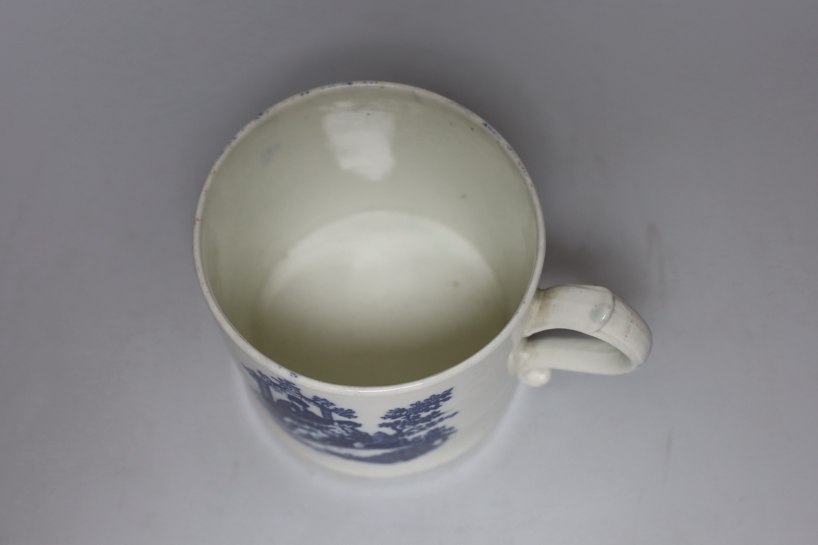 An 18th century large Caughley cider mug, decorated with La Peche and Le Promenade, height 13.5cm
